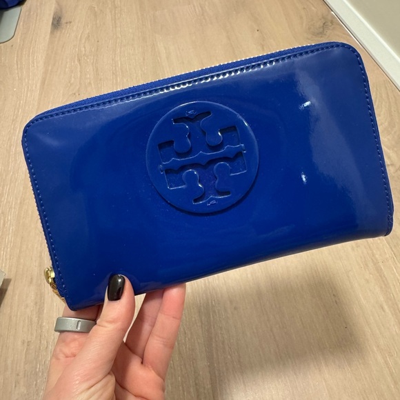 Tory Burch Handbags - Tory Burch Royal Blue Patent Leather Clutch NEW
